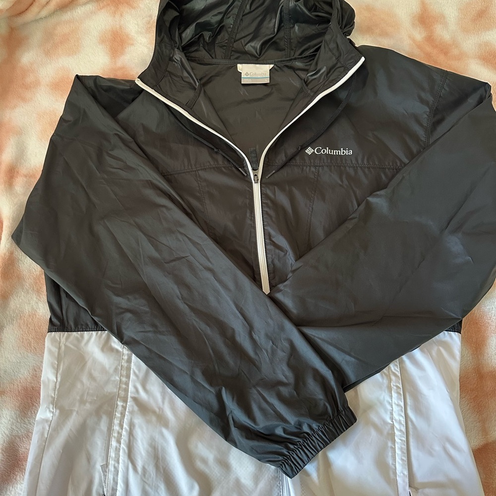 Columbia Men's Black and White Windbreaker